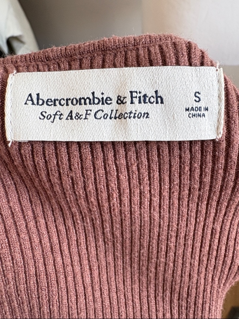 Abercrombie & Fitch Brown Ribbed V-Neck Sweater - Picture 4 of 4